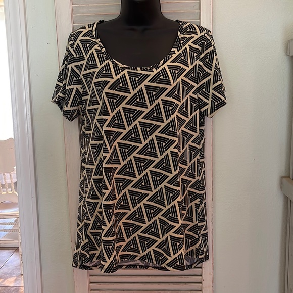 Lula roe shirt size M - Picture 1 of 5